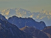 41 Maxi zoom dal Bivacco Tre Pizzi (2050 m) su Monte Rosa e Cervino